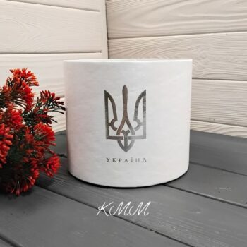 Шляпная коробка Белая перламутровая с Тризубом