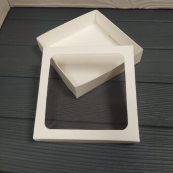 Коробка с квадратным окном Белая 150х150х30мм