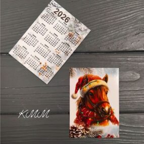 Открытка 2026 Календарь Конь в шапке