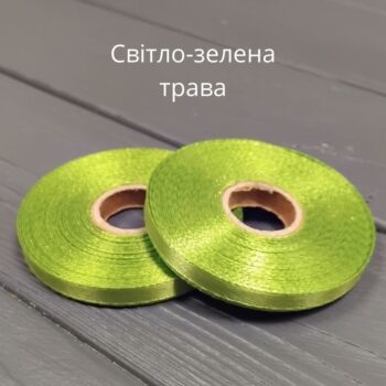 лента зелена трава