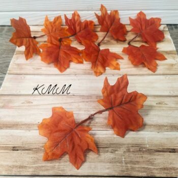 Листья клена оранжевые декоративные